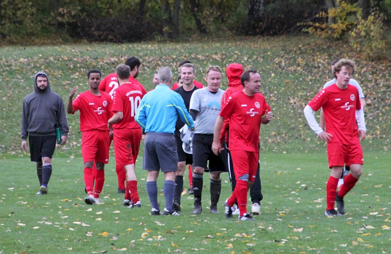 Krummi stellt das Spiel auf Sieg – Die 2. Herren sind Herbstmeister