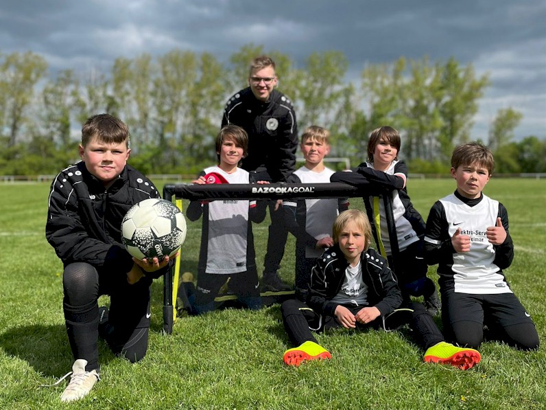 2. Platz beim Kinderfußballturnier 2. Platz beim Kinderfußballturnier