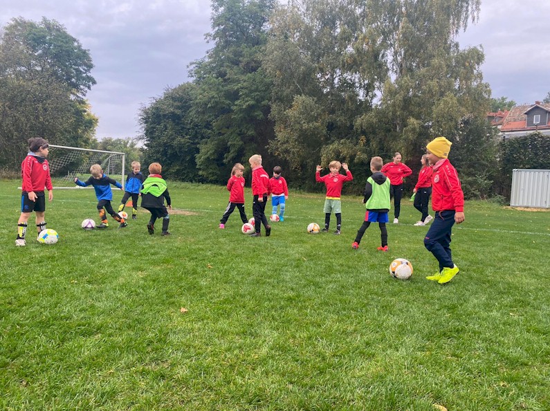 1.Tag im Herbstfußballcamp und neue Minitore von der Firma IBU-tec aus Weimar