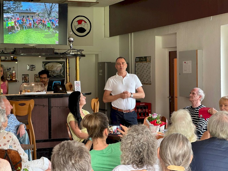 Doppel-Olympiasieger im Marathon Waldemar Cierpinski zu Gast beim VfB Oberweimar Doppel-Olympiasieger im Marathon Waldemar Cierpinski zu Gast beim VfB Oberweimar