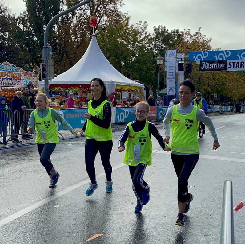 Inklusives Lauf- und Athletikteam beim Weimarer Stadtlauf
