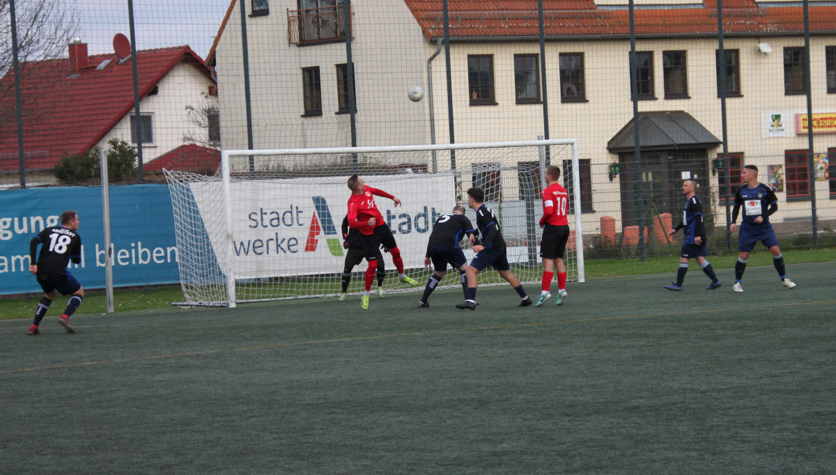 Sieg im Spitzenspiel - Erste erkämpft 1:0 in Arnstadt