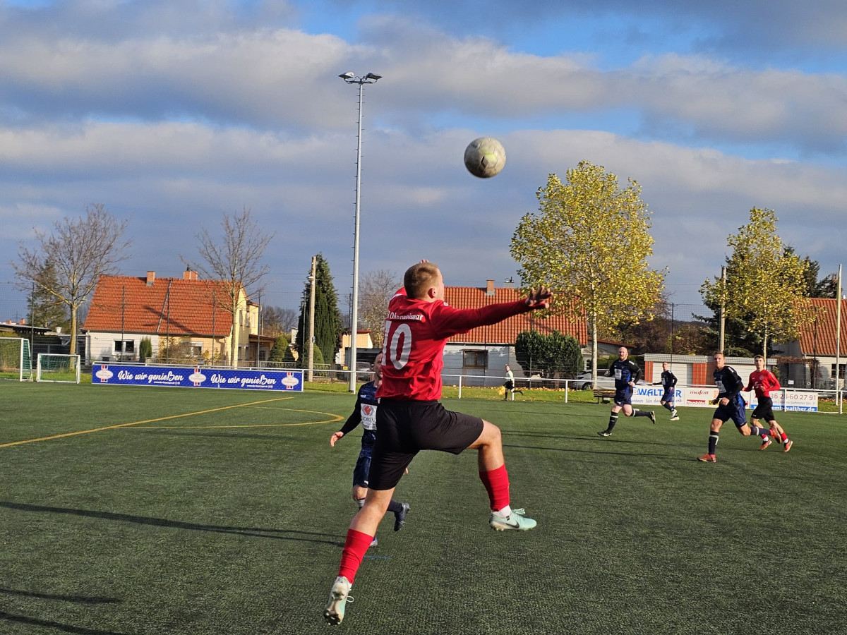 Sieg im Spitzenspiel - Erste erkämpft 1:0 in Arnstadt