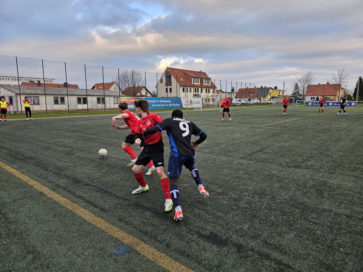 Sieg im Spitzenspiel - Erste erkämpft 1:0 in Arnstadt