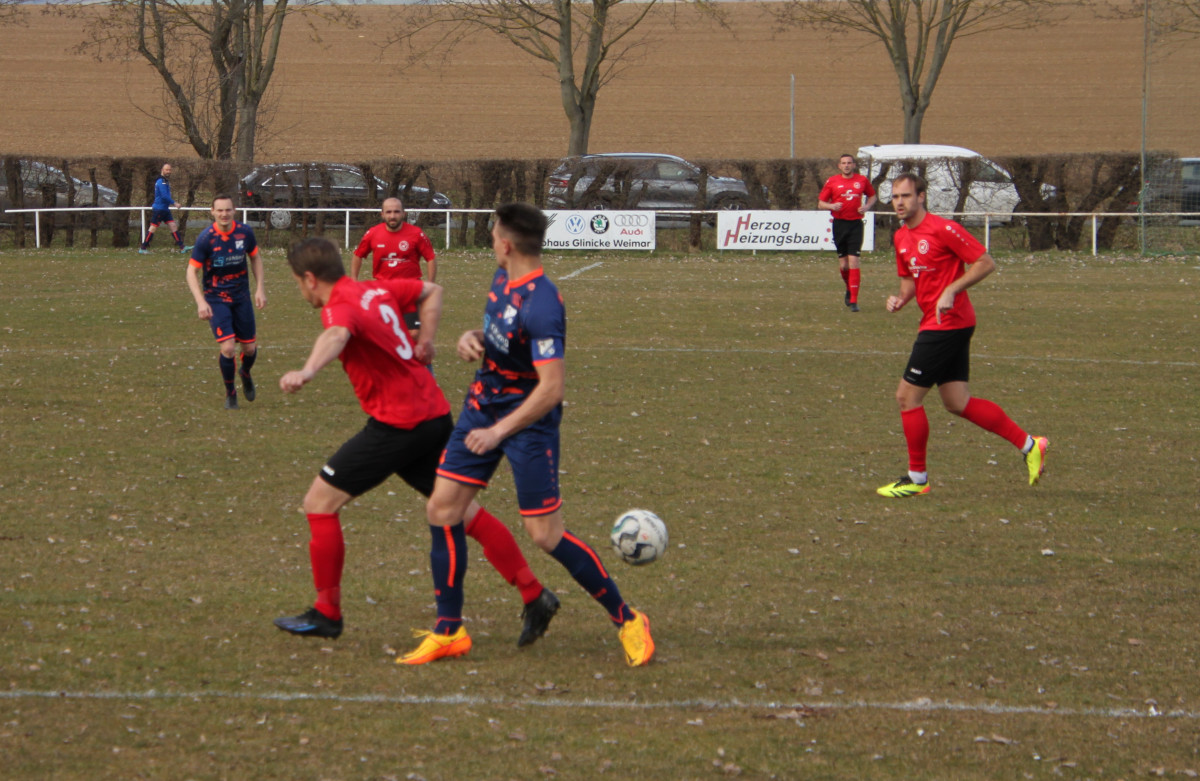 Torloses Spitzenspiel - Erste holt Remis beim Weimarer SV