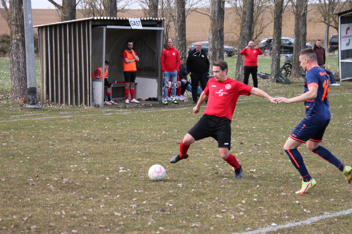 Torloses Spitzenspiel - Erste holt Remis beim Weimarer SV