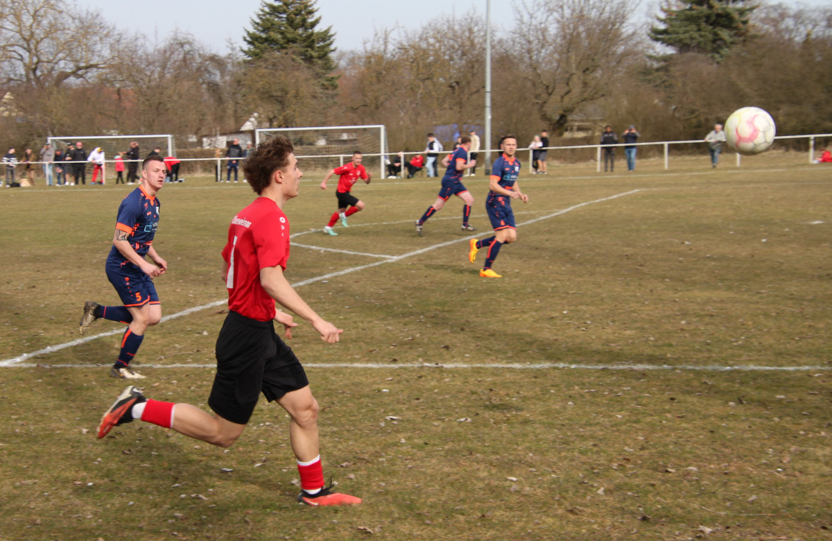 Torloses Spitzenspiel - Erste holt Remis beim Weimarer SV