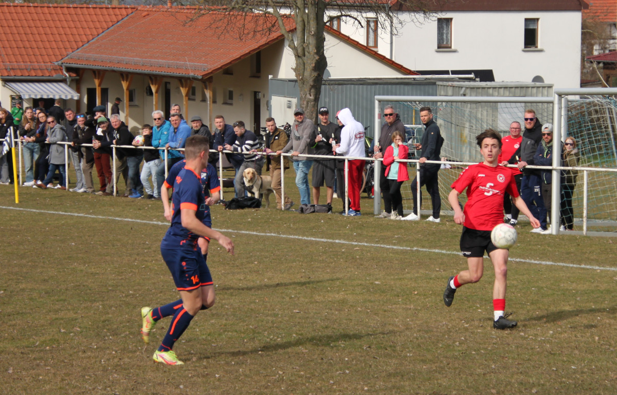 Torloses Spitzenspiel - Erste holt Remis beim Weimarer SV