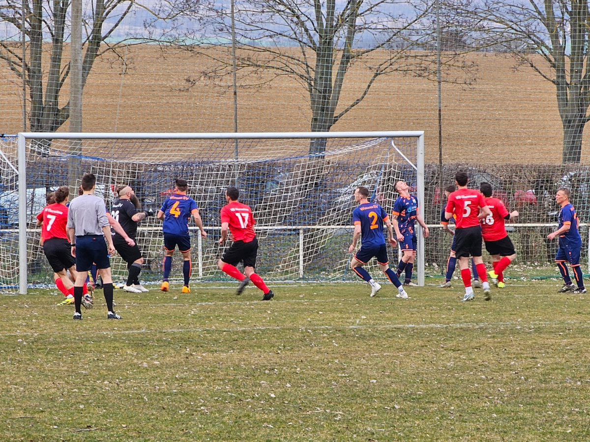 Torloses Spitzenspiel - Erste holt Remis beim Weimarer SV