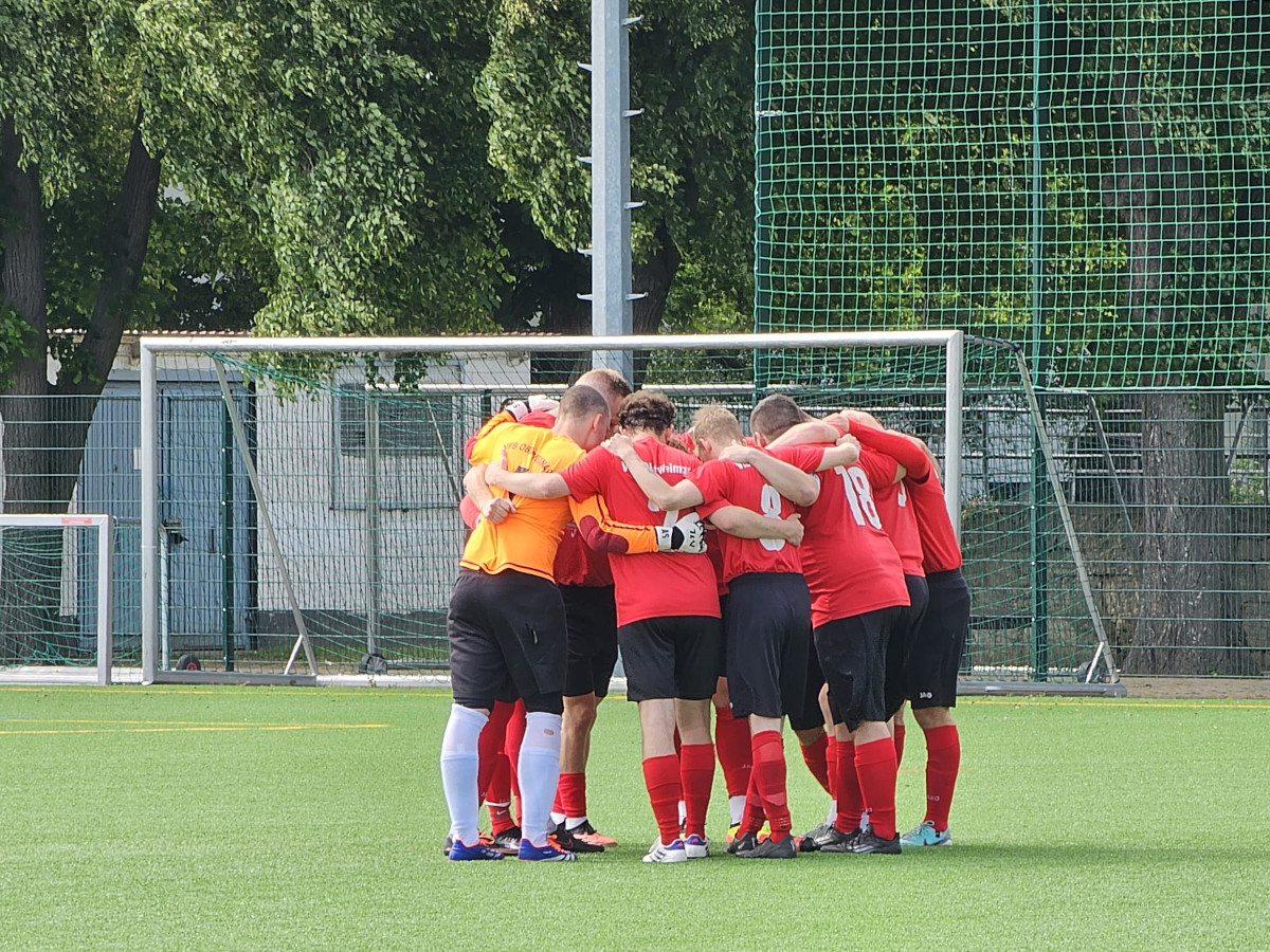 Heimsieg gegen Niederroßla - Erste gewinnt 4:2 Heimsieg gegen Niederroßla - Erste gewinnt 4:2
