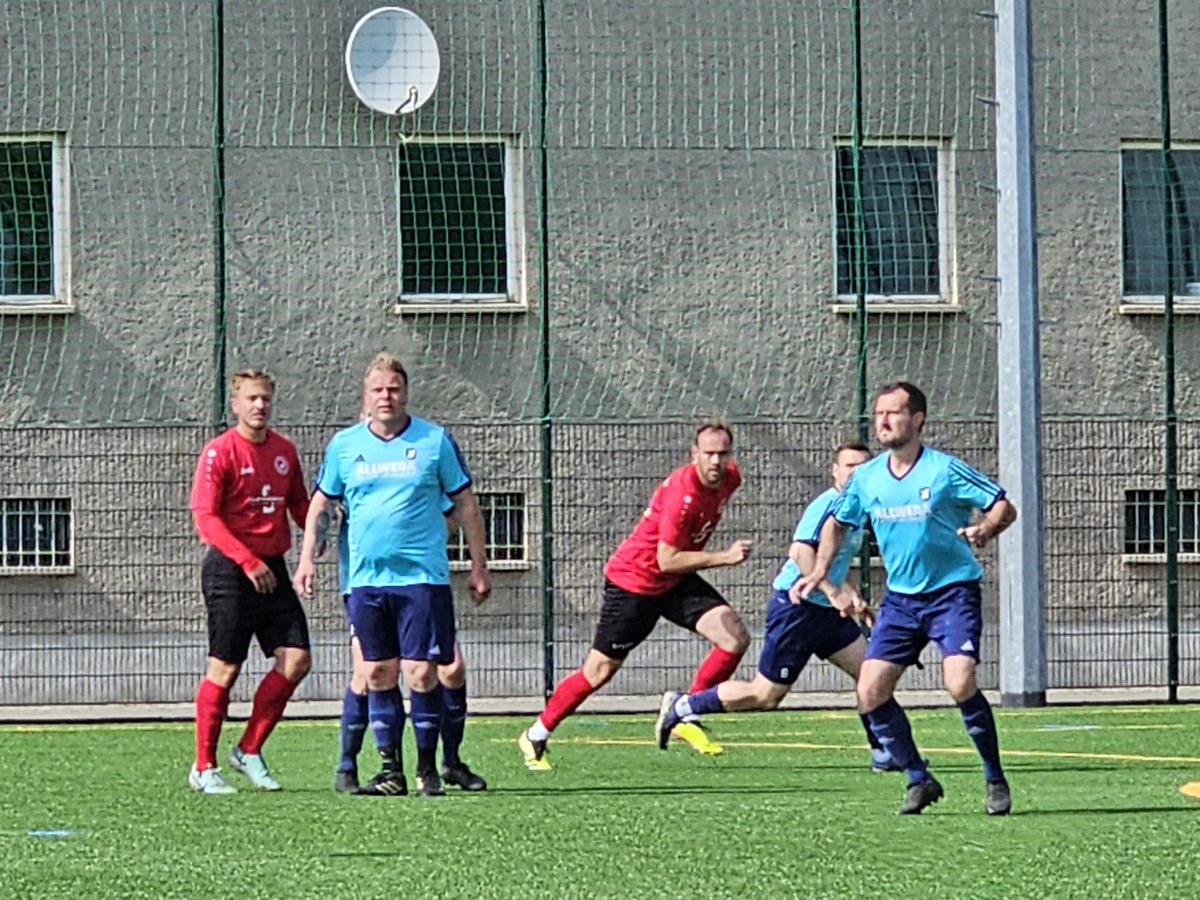 Heimsieg gegen Niederroßla - Erste gewinnt 4:2 Heimsieg gegen Niederroßla - Erste gewinnt 4:2