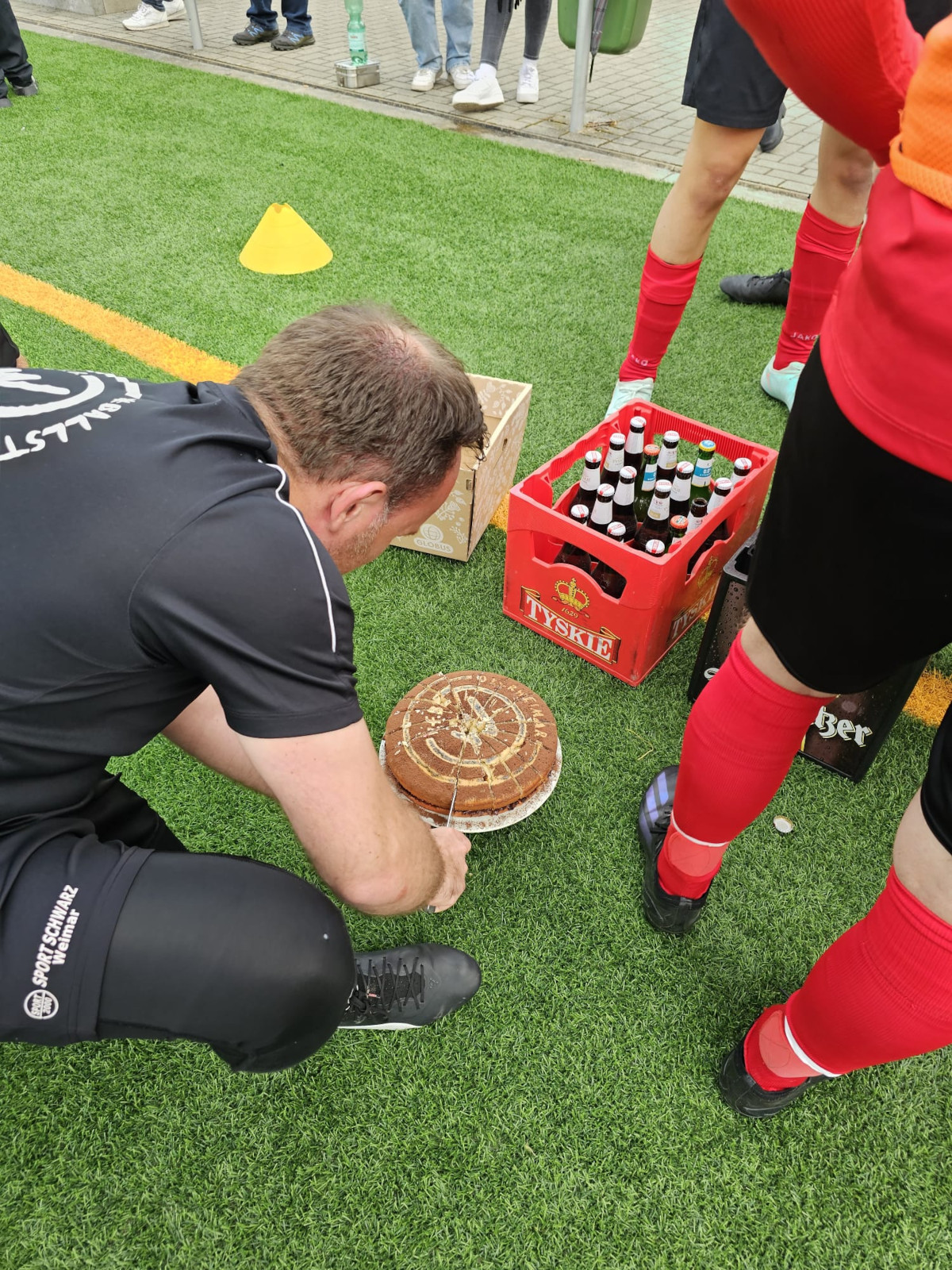 Heimsieg gegen Niederroßla - Erste gewinnt 4:2 Heimsieg gegen Niederroßla - Erste gewinnt 4:2