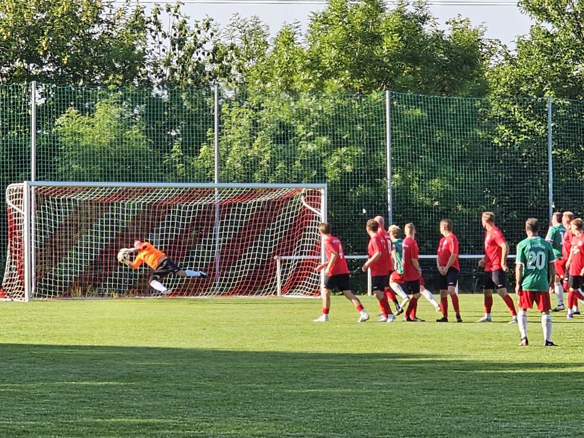Auswärtssieg in Großschwabhausen - Erste gewinnt 4:2 Auswärtssieg in Großschwabhausen - Erste gewinnt 4:2
