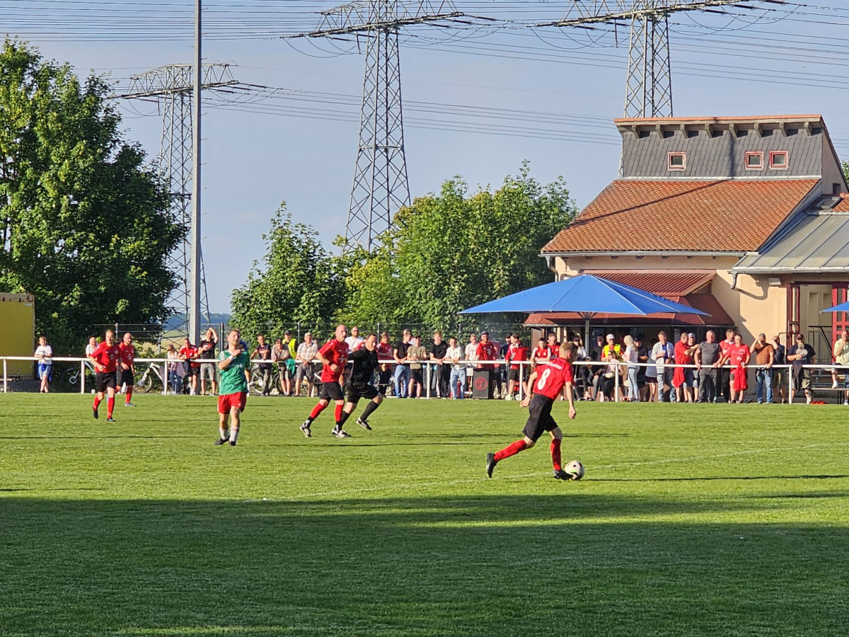 Auswärtssieg in Großschwabhausen - Erste gewinnt 4:2 Auswärtssieg in Großschwabhausen - Erste gewinnt 4:2