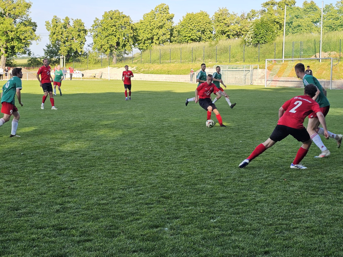 Auswärtssieg in Großschwabhausen - Erste gewinnt 4:2 Auswärtssieg in Großschwabhausen - Erste gewinnt 4:2