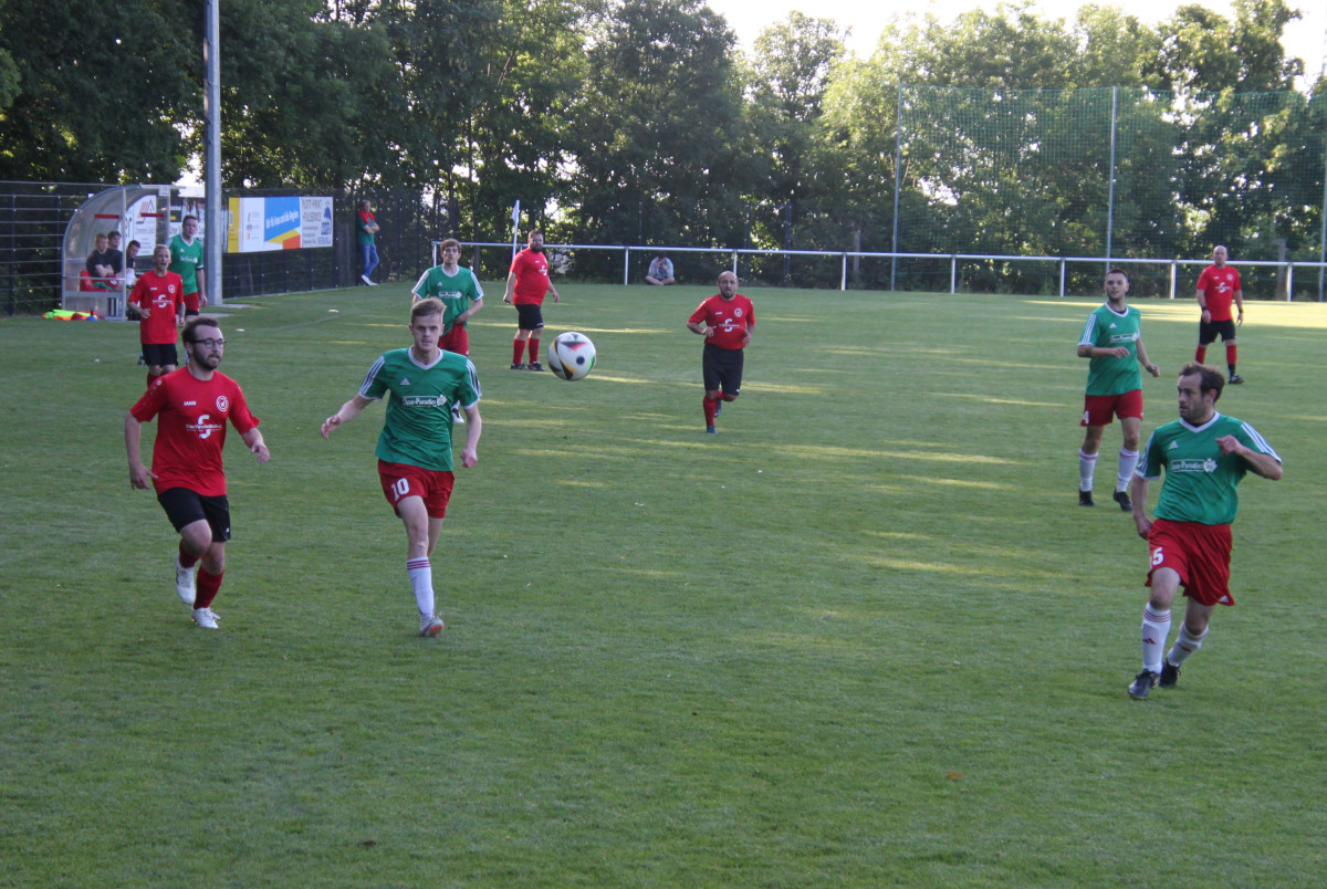 Auswärtssieg in Großschwabhausen - Erste gewinnt 4:2 Auswärtssieg in Großschwabhausen - Erste gewinnt 4:2