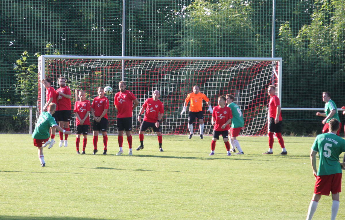 Auswärtssieg in Großschwabhausen - Erste gewinnt 4:2 Auswärtssieg in Großschwabhausen - Erste gewinnt 4:2
