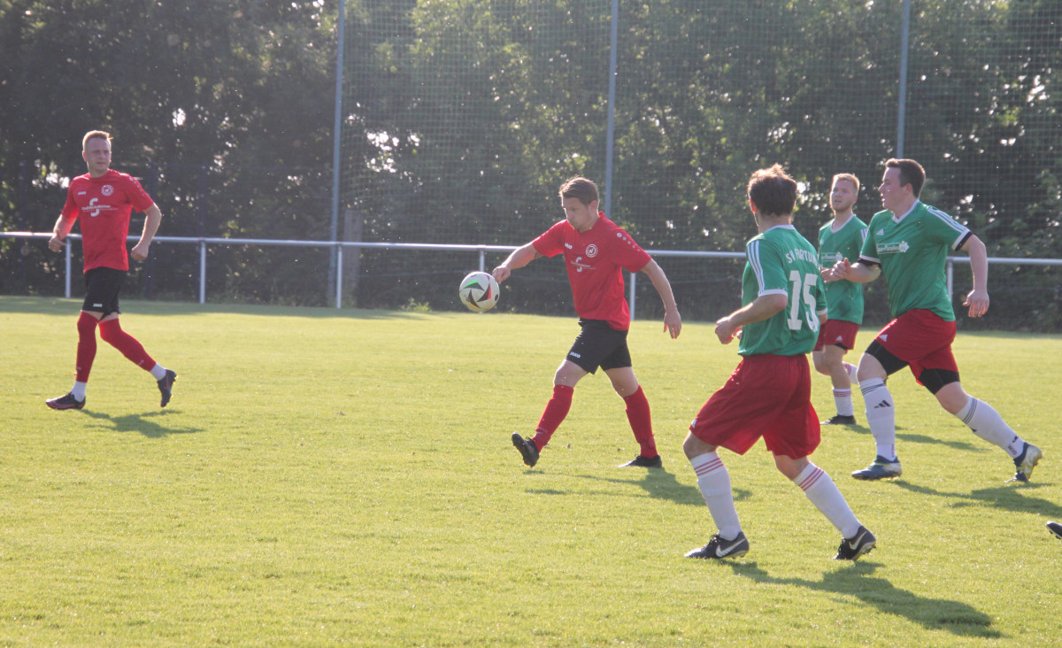 Auswärtssieg in Großschwabhausen - Erste gewinnt 4:2 Auswärtssieg in Großschwabhausen - Erste gewinnt 4:2