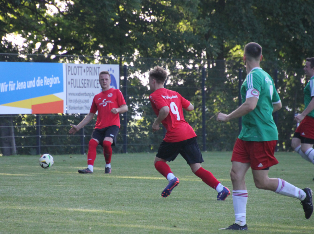 Auswärtssieg in Großschwabhausen - Erste gewinnt 4:2 Auswärtssieg in Großschwabhausen - Erste gewinnt 4:2