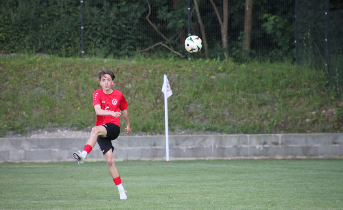 Auswärtssieg in Großschwabhausen - Erste gewinnt 4:2 Auswärtssieg in Großschwabhausen - Erste gewinnt 4:2