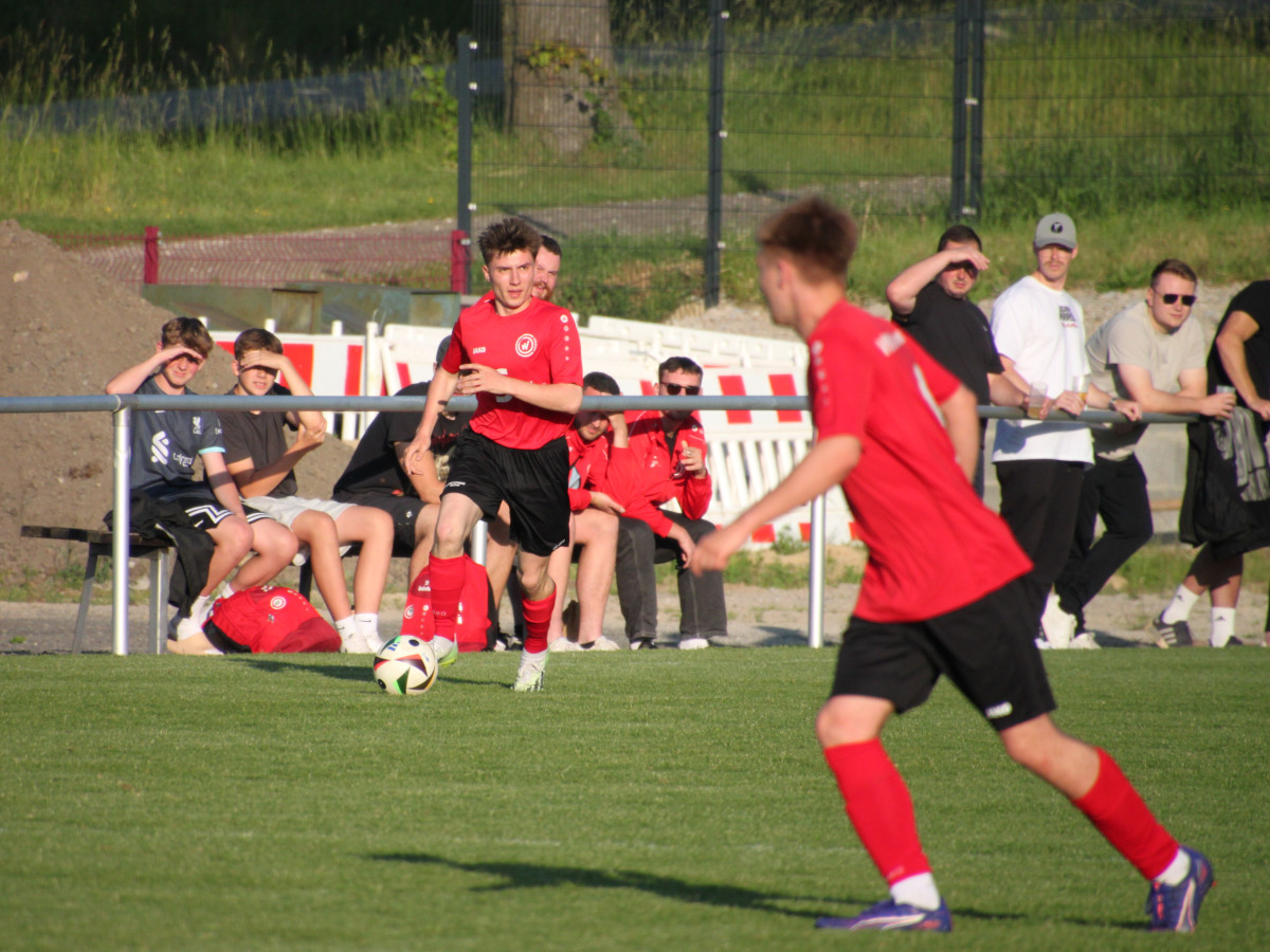 Auswärtssieg in Großschwabhausen - Erste gewinnt 4:2 Auswärtssieg in Großschwabhausen - Erste gewinnt 4:2