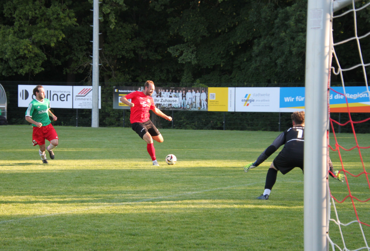 Auswärtssieg in Großschwabhausen - Erste gewinnt 4:2 Auswärtssieg in Großschwabhausen - Erste gewinnt 4:2