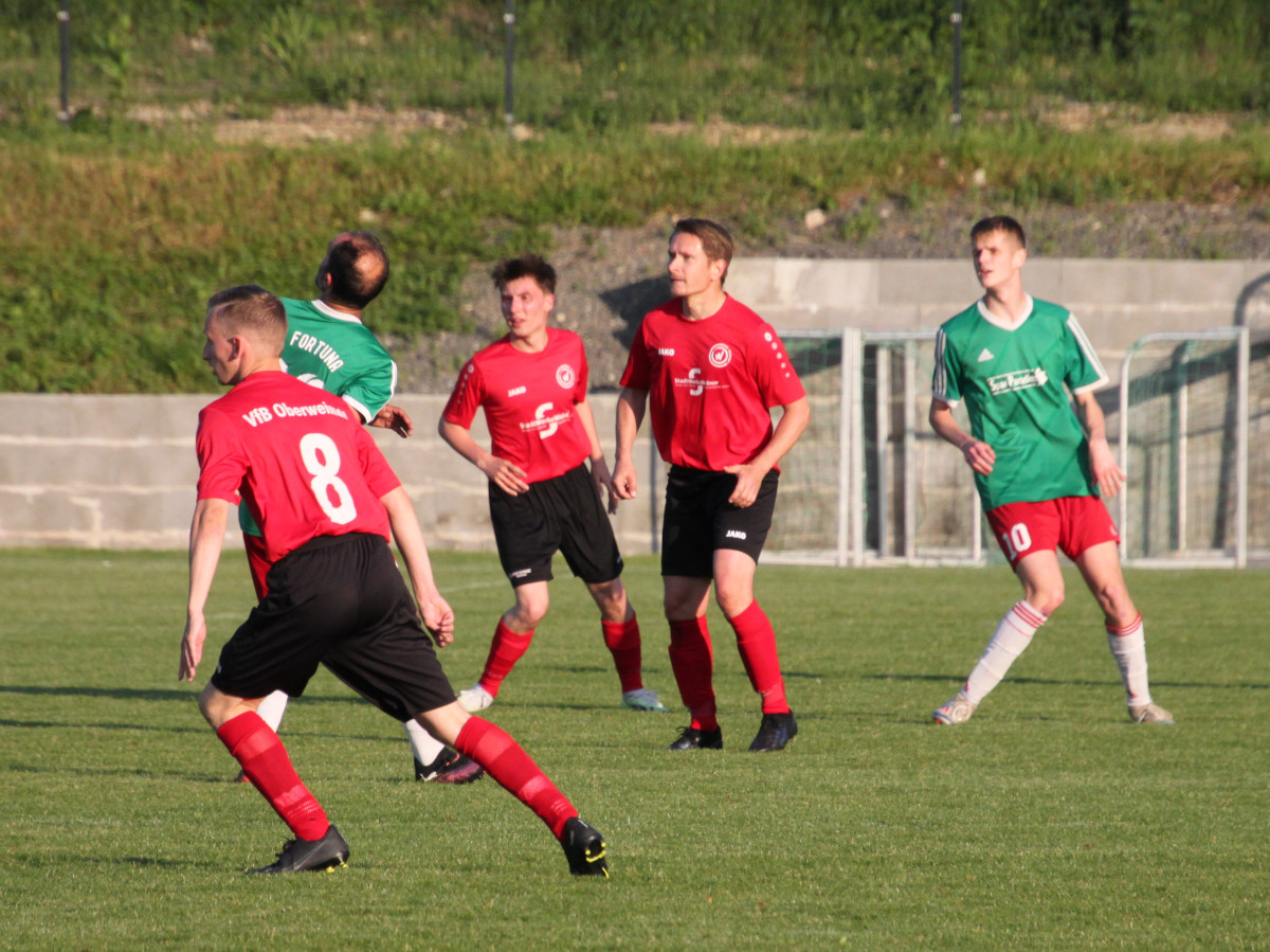 Auswärtssieg in Großschwabhausen - Erste gewinnt 4:2 Auswärtssieg in Großschwabhausen - Erste gewinnt 4:2