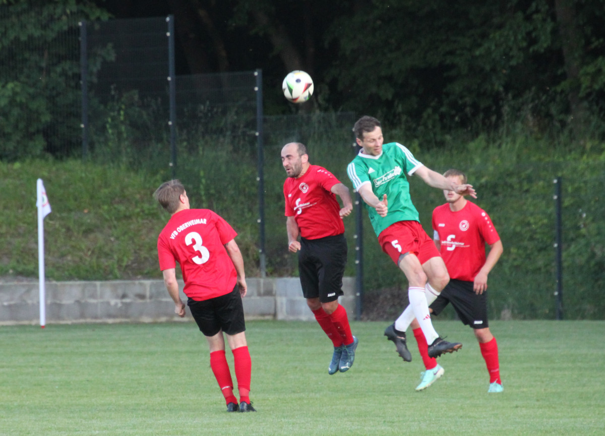 Auswärtssieg in Großschwabhausen - Erste gewinnt 4:2 Auswärtssieg in Großschwabhausen - Erste gewinnt 4:2