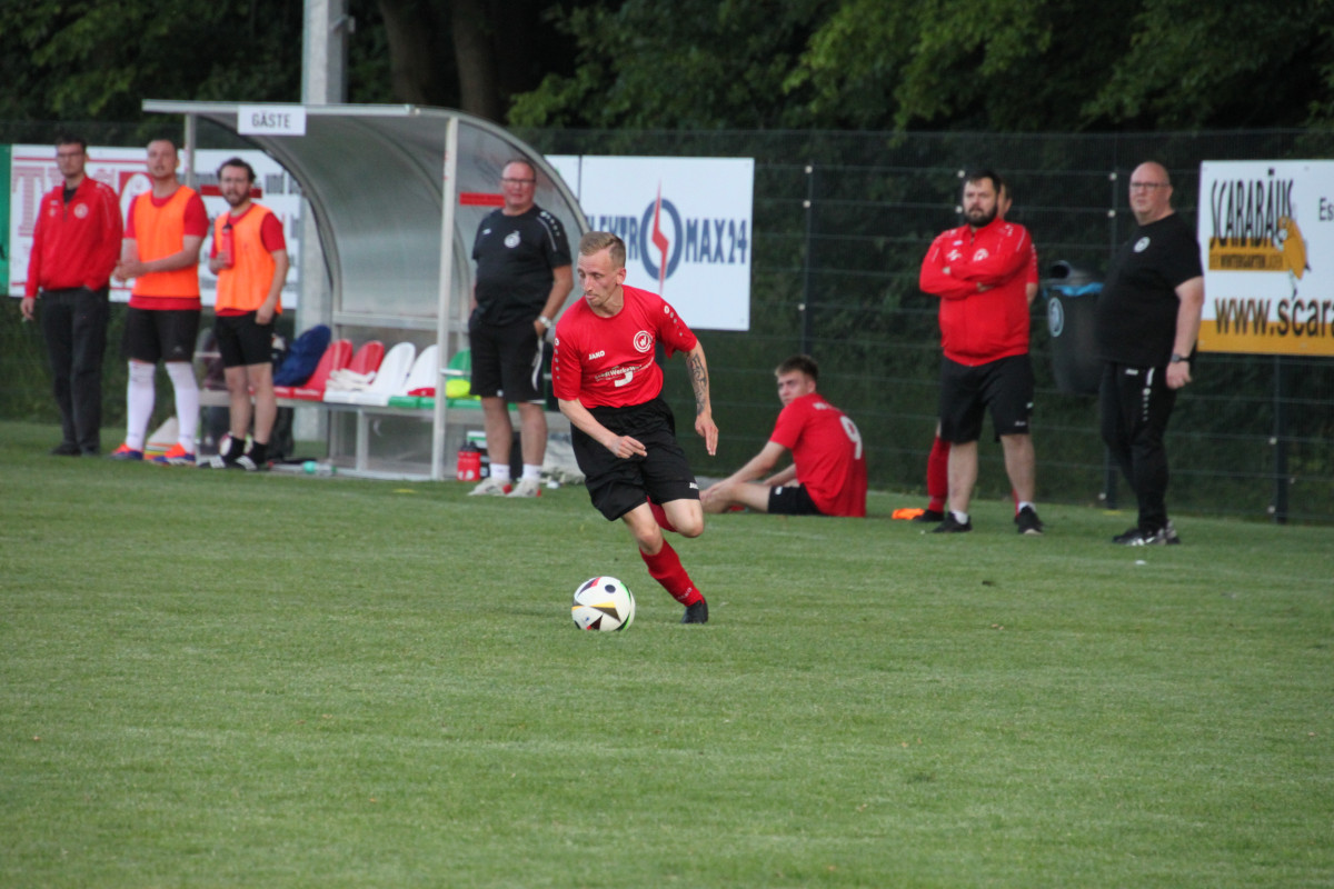 Auswärtssieg in Großschwabhausen - Erste gewinnt 4:2 Auswärtssieg in Großschwabhausen - Erste gewinnt 4:2