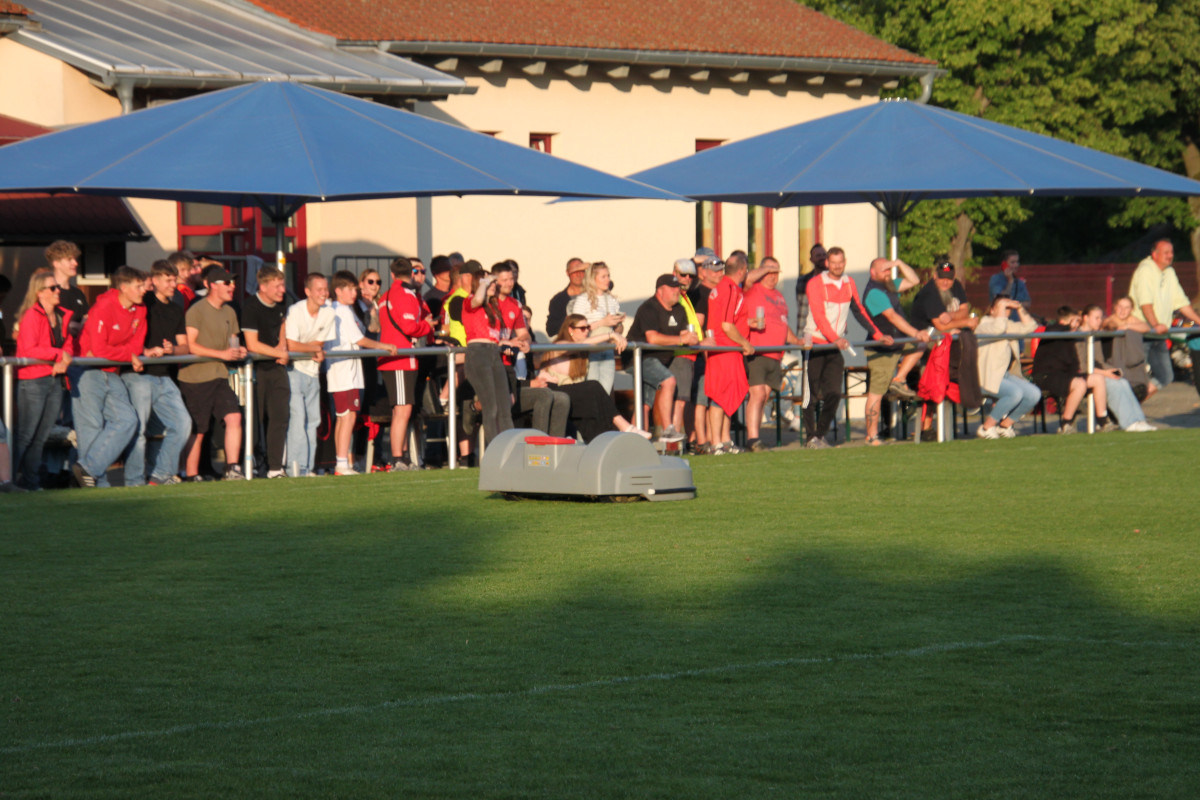 Auswärtssieg in Großschwabhausen - Erste gewinnt 4:2 Auswärtssieg in Großschwabhausen - Erste gewinnt 4:2