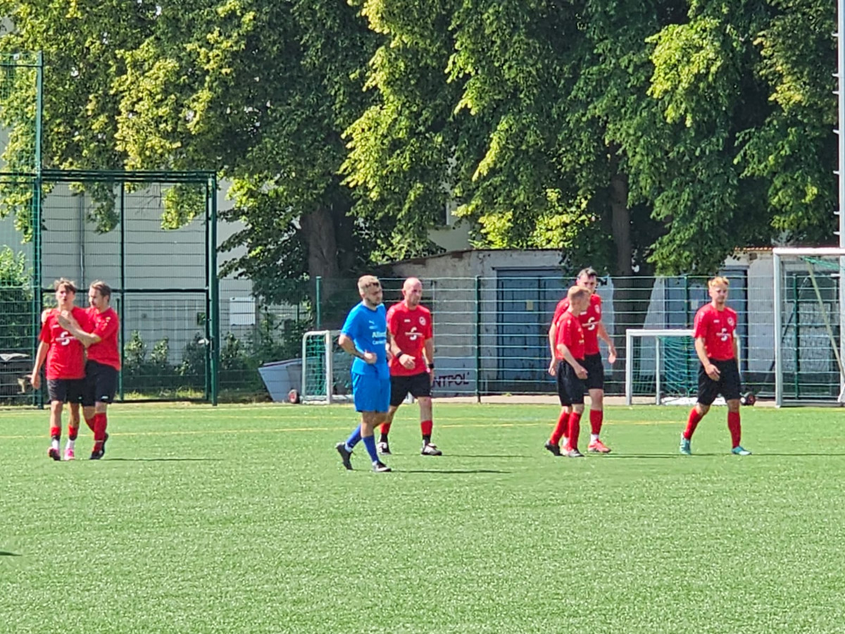 Torreicher Saisonabschluss - Erste gewinnt 7:2
