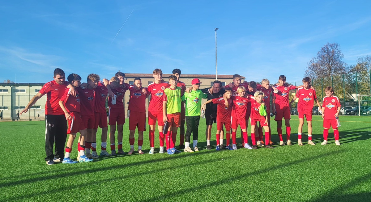 C-Junioren feiern Derbysieg in neuen Trikots C-Junioren feiern Derbysieg in neuen Trikots