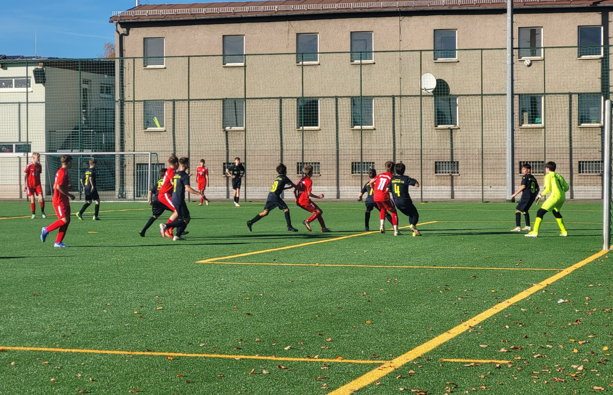 C-Junioren feiern Derbysieg in neuen Trikots C-Junioren feiern Derbysieg in neuen Trikots
