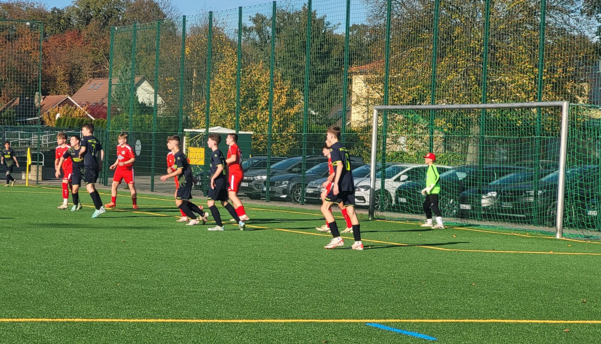 C-Junioren feiern Derbysieg in neuen Trikots C-Junioren feiern Derbysieg in neuen Trikots