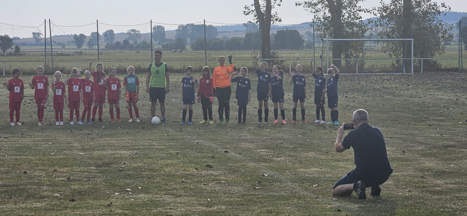 Gelungener Auftakt zur neuen E-Mädchen Kreisliga im Kleinstfeldformat Gelungener Auftakt zur neuen E-Mädchen Kreisliga im Kleinstfeldformat