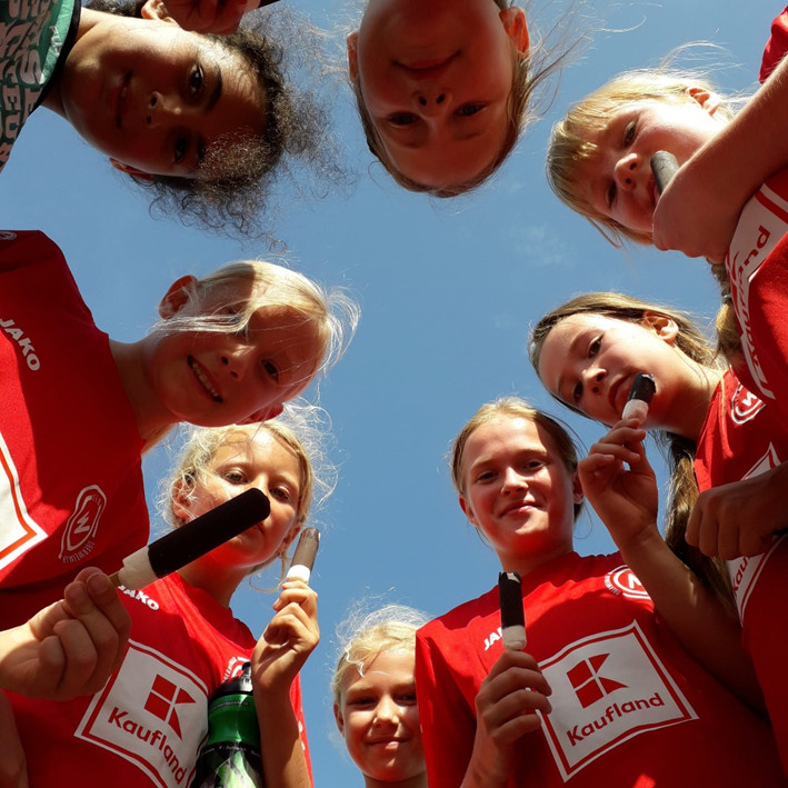 Gelungener Auftakt zur neuen E-Mädchen Kreisliga im Kleinstfeldformat Gelungener Auftakt zur neuen E-Mädchen Kreisliga im Kleinstfeldformat