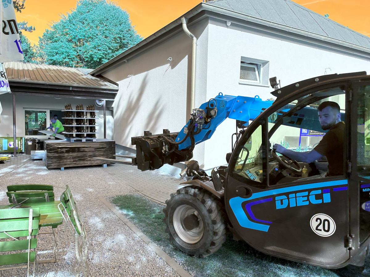 Der Aufbau der neuen Kegelanlage beginnt