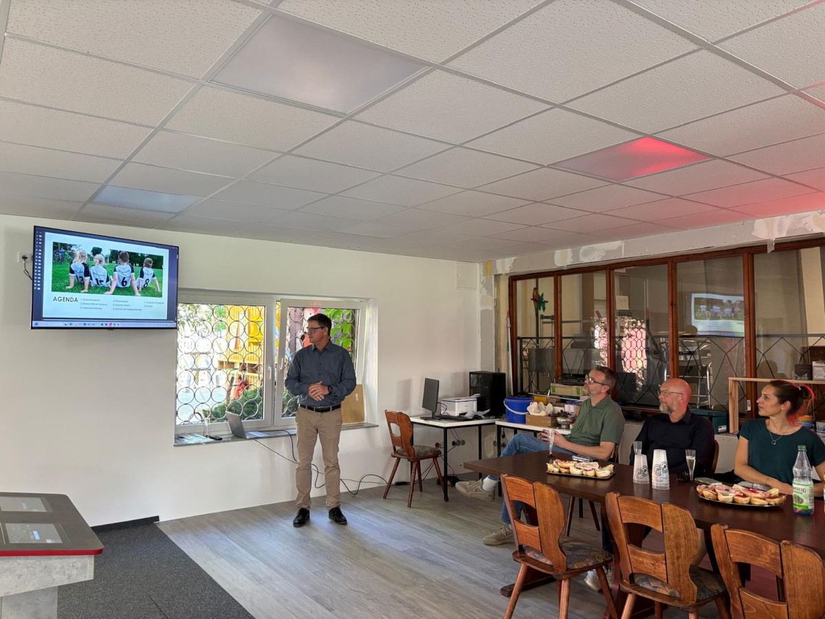 Feierliche Übergabe der Fördermittel für unsere Kegelbahn Feierliche Übergabe der Fördermittel für unsere Kegelbahn