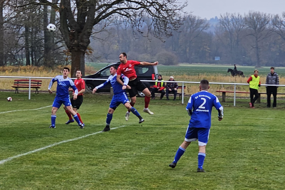 Sieg in Wickerstedt - Erste gewinnt knapp mit 3:2