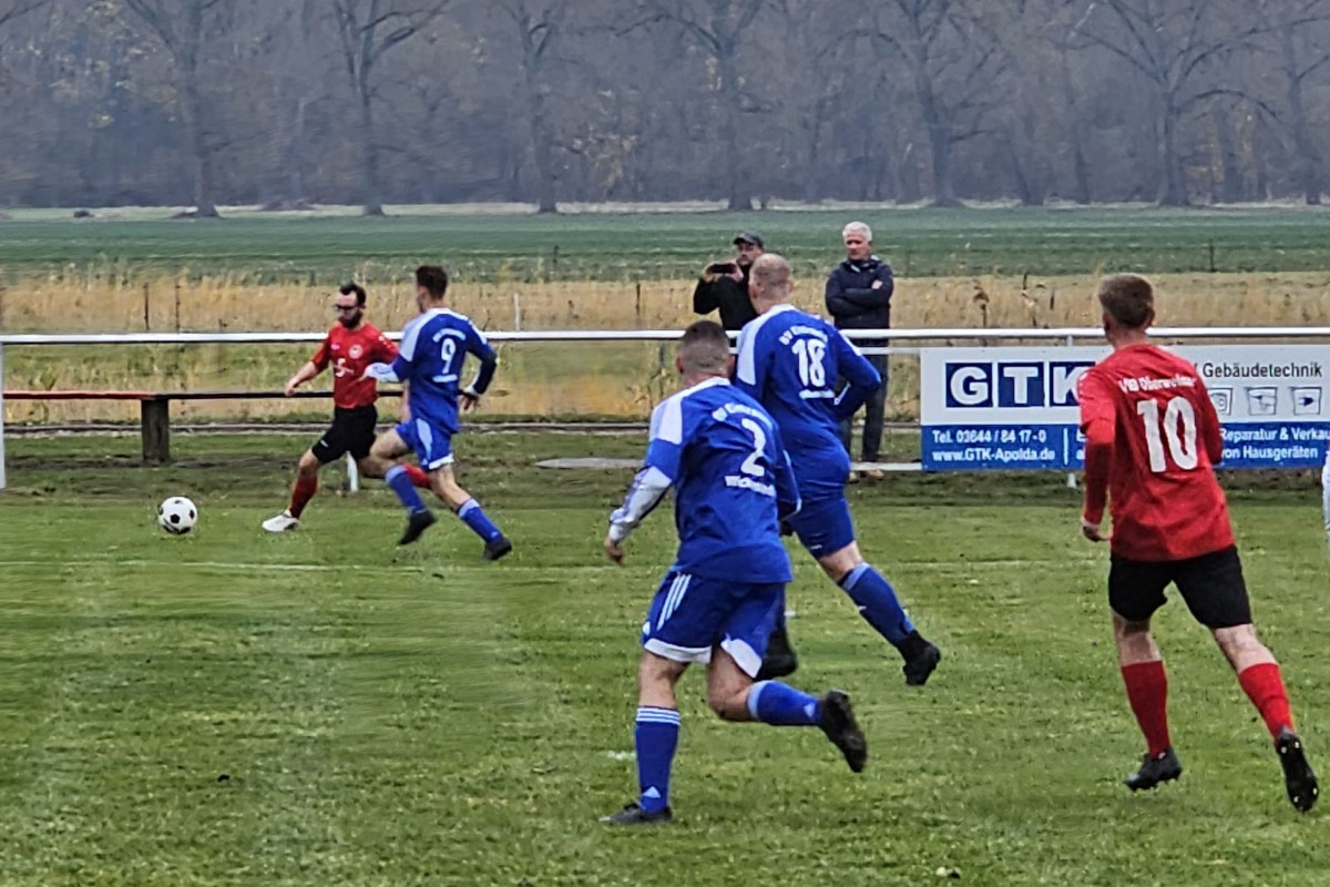 Sieg in Wickerstedt - Erste gewinnt knapp mit 3:2