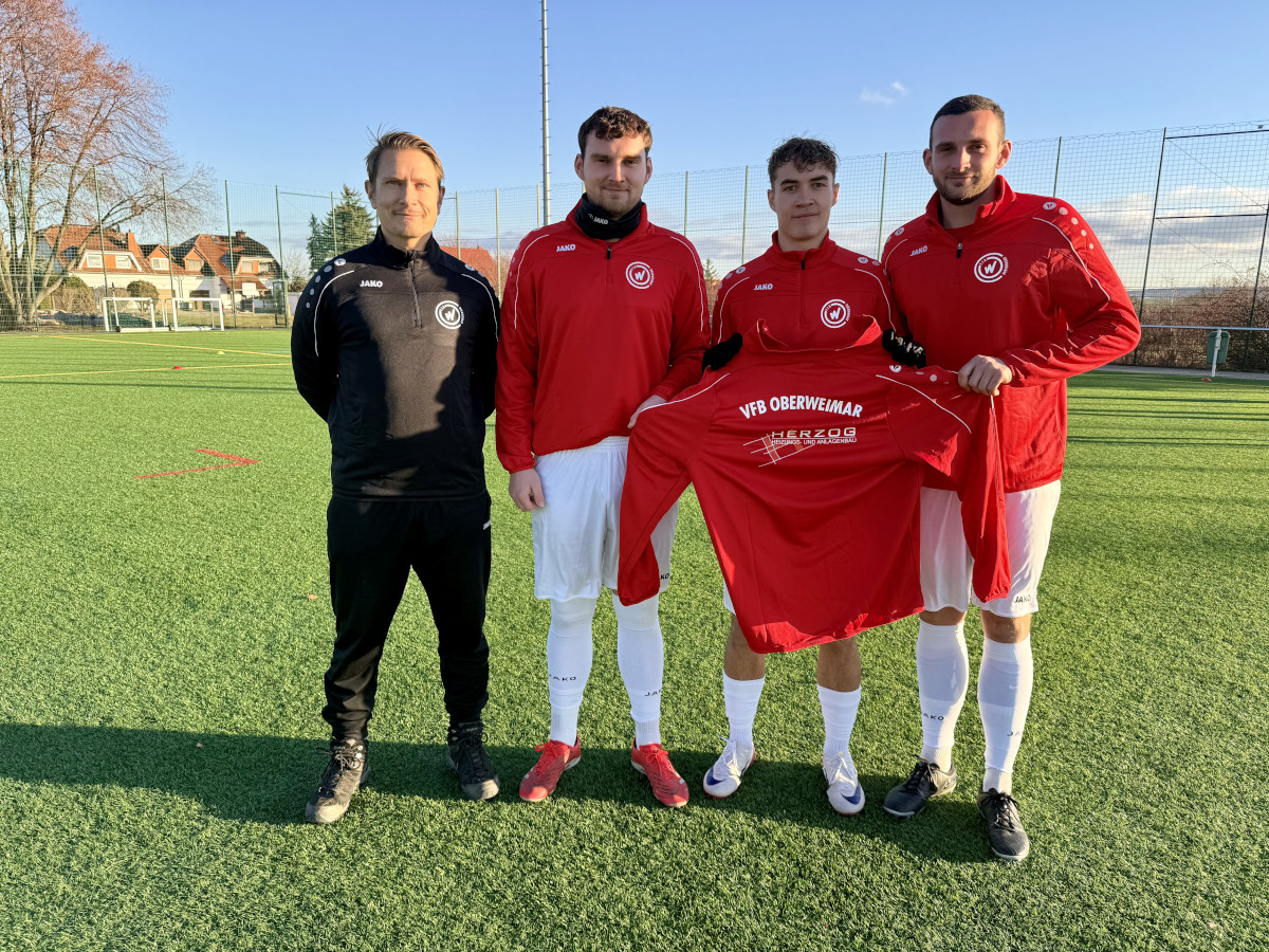 Neue Team-Zipper für die 1. Männermannschaft – Ein herzliches Dankeschön an Firma Herzog!