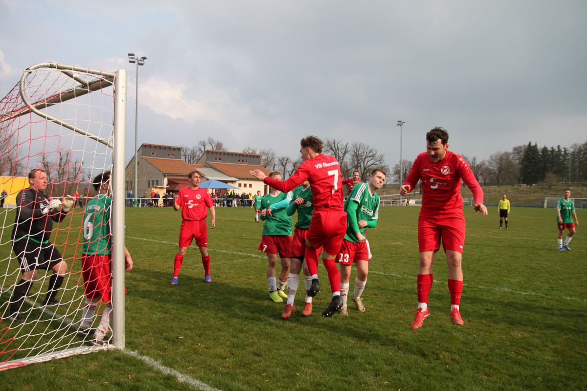 Sieg im Spitzenspiel Sieg im Spitzenspiel
