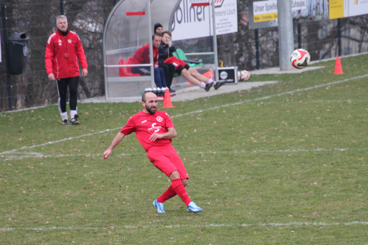 Auswärtssieg im Spitzenspiel - Erste gewinnt 1:0