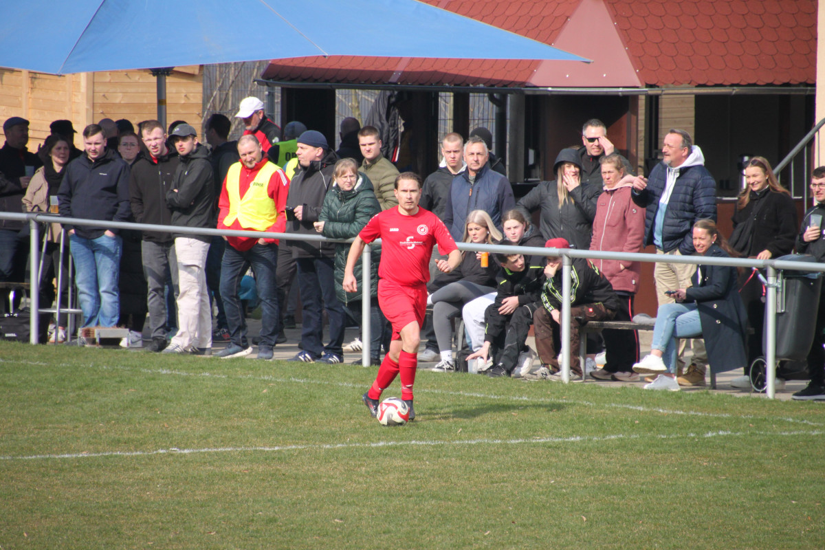 Auswärtssieg im Spitzenspiel - Erste gewinnt 1:0