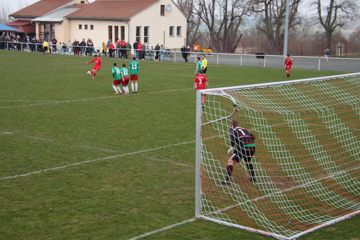 Auswärtssieg im Spitzenspiel - Erste gewinnt 1:0