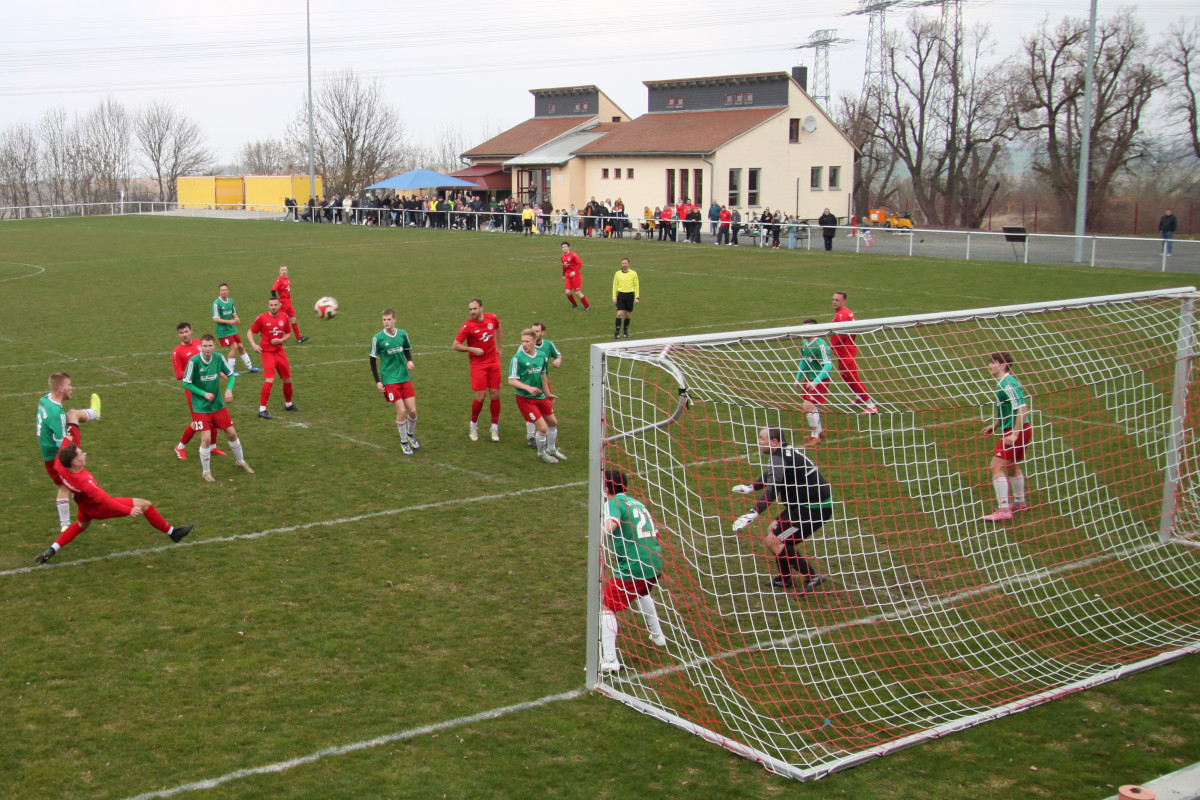 Auswärtssieg im Spitzenspiel - Erste gewinnt 1:0