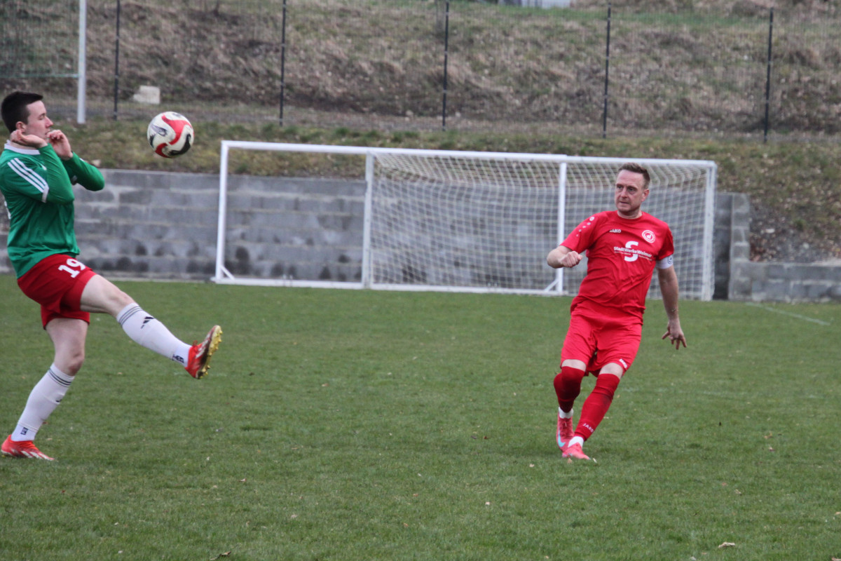 Auswärtssieg im Spitzenspiel - Erste gewinnt 1:0