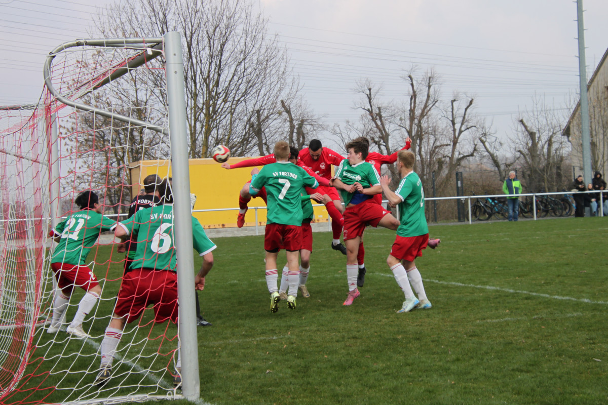Auswärtssieg im Spitzenspiel - Erste gewinnt 1:0