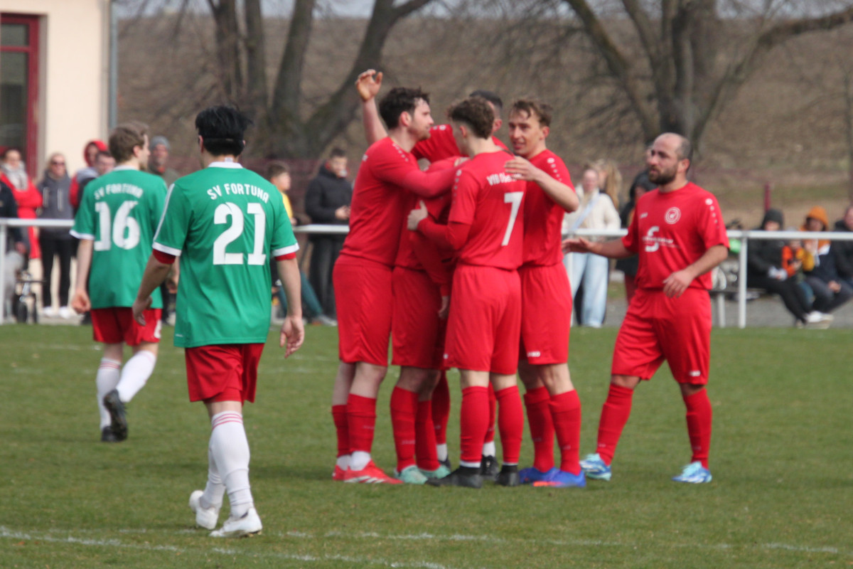Auswärtssieg im Spitzenspiel - Erste gewinnt 1:0