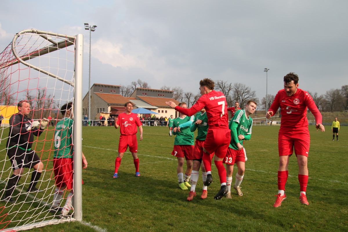 Auswärtssieg im Spitzenspiel - Erste gewinnt 1:0